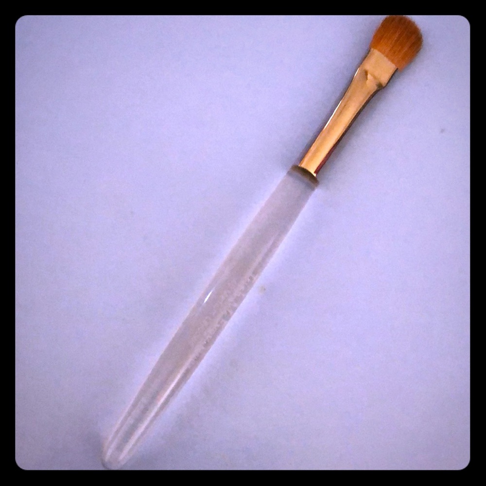 Trish McEvoy #40 medium laydown brush